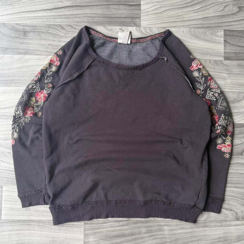 Knox Rose Floral Embroidered Sleeve Crewneck Sweatshirt
